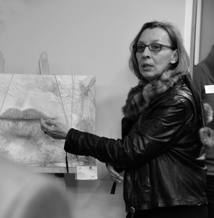 Sabine Haag bei ihrer Vernissage 2013 in der Stilgalerie