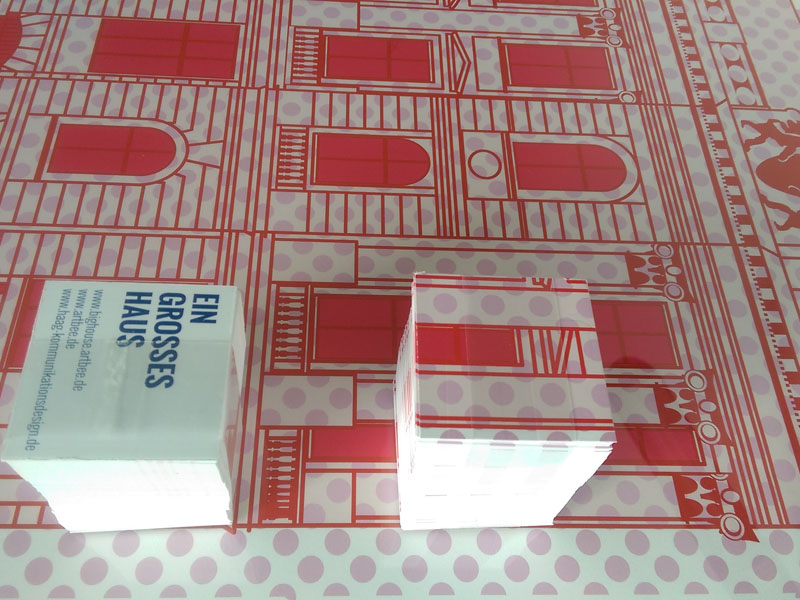 Kunstwerk BIGHOUSE von Sabine Haag, Illustration der Fassade der Alten Bayerischen Staatsbank in München