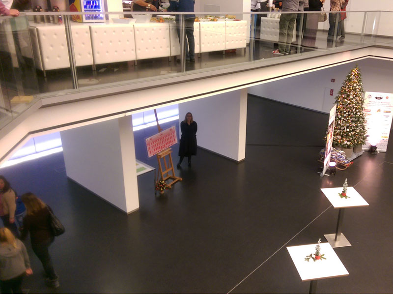 Die Künstlerin und Designerin Sabine Haag präsentiert ihr Artwork in der Alten Bayerischen Staatsbank in München